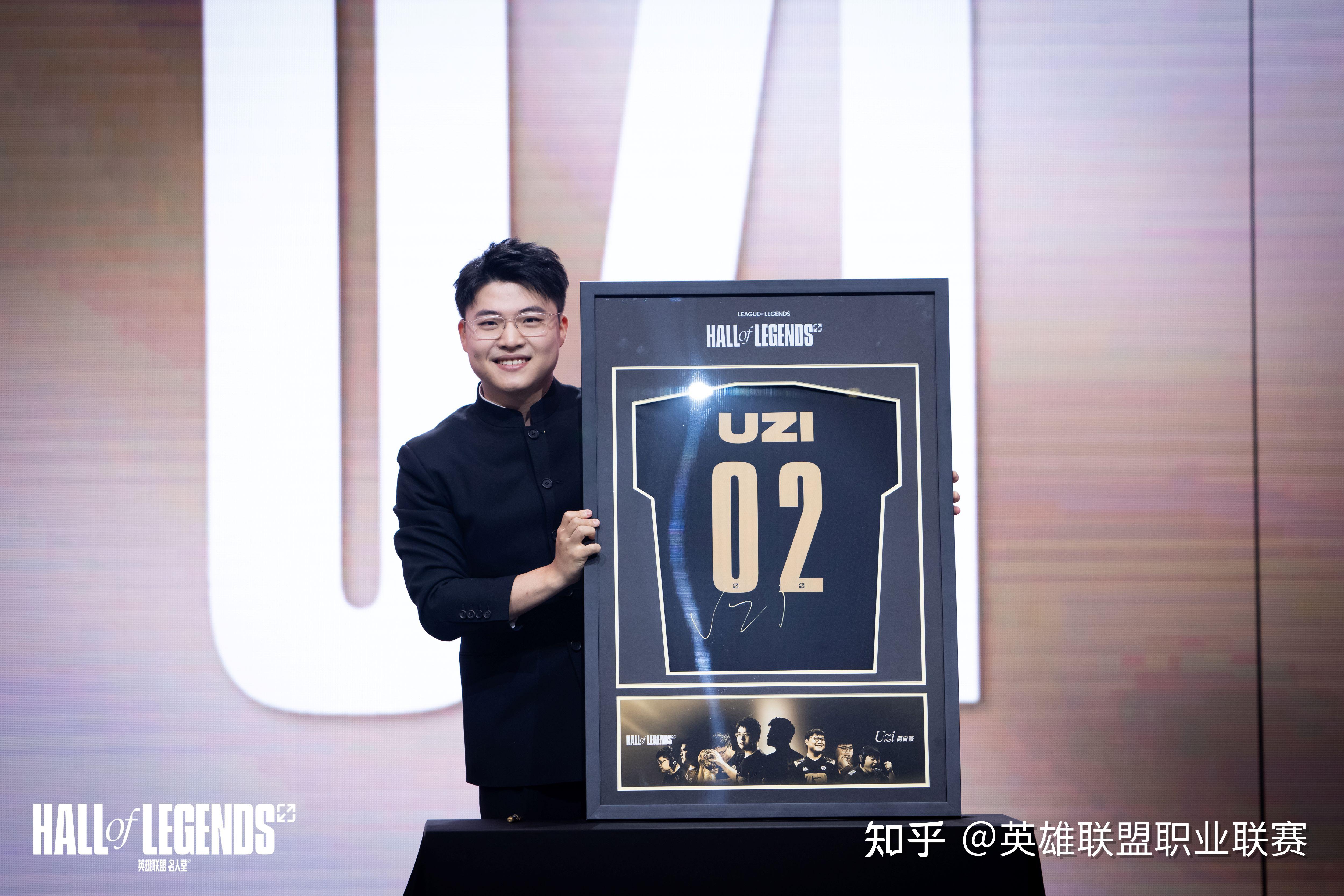  Uzi迎来十二赛季高光表现，湖人球迷沸腾！