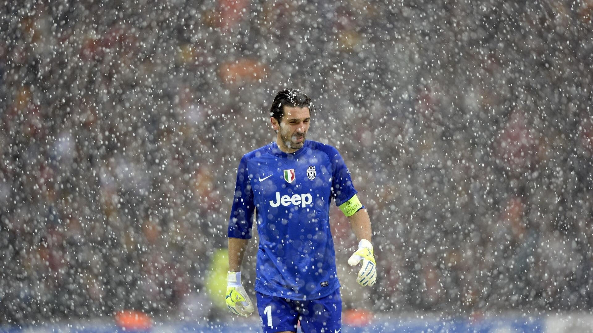 穆古鲁扎在拜仁比赛中出色防守，战术调整引发热议！